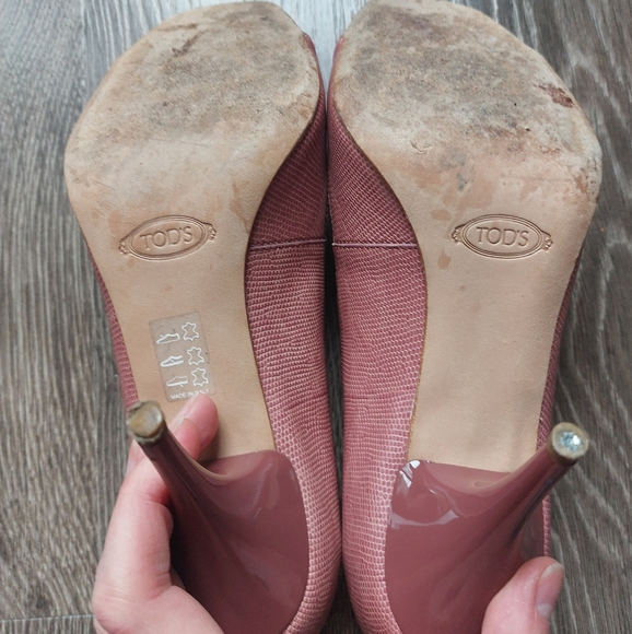 Tod's textured pink leather heels with black tassels. Size 38.5 - Picture 9 of 9